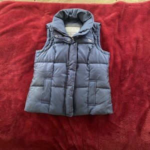 Abercrombie & Fitch Puffer Vest. Women’s XS. Navy. Pockets. Excellent shape.